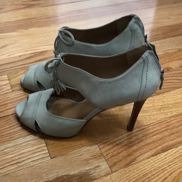 Grey suede tassel shoes - Picture 2 of 3